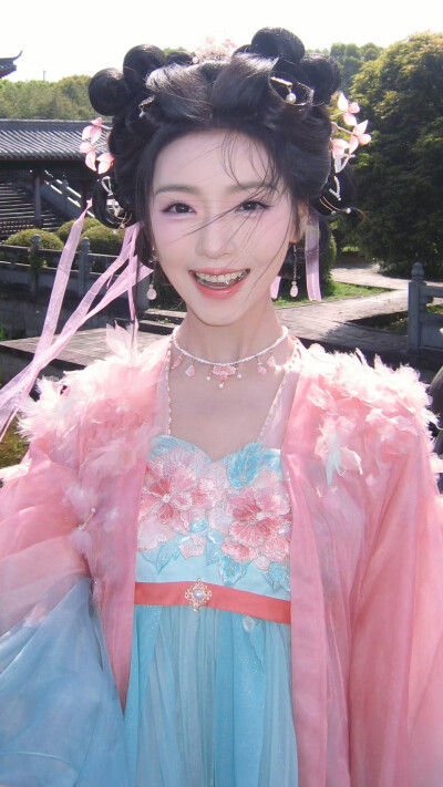 我全家都是恋爱脑 王云云