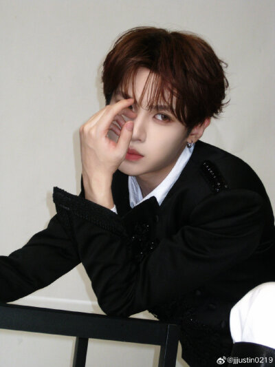 黄明昊