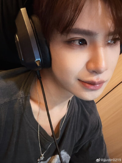 黄明昊