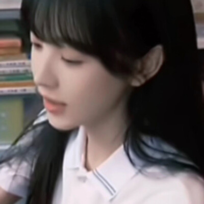 天上掉下个林妹妹似轻云出岫