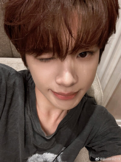 黄明昊