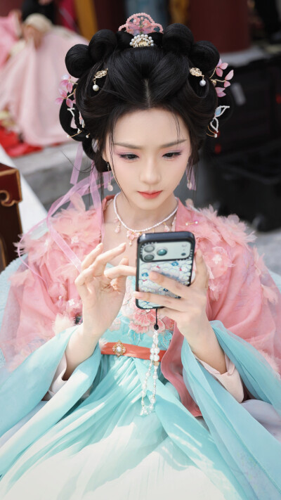 我全家都是恋爱脑 王云云