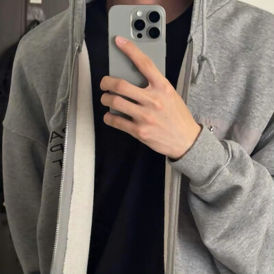 头像丨男头 吃醋怀疑不是小气而是害怕失去