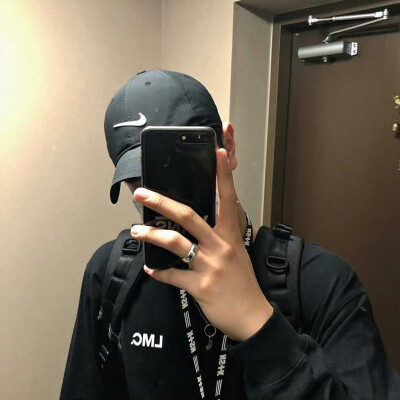 头像丨男头 吃醋怀疑不是小气而是害怕失去