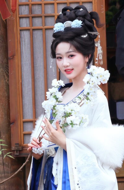 岳雨婷