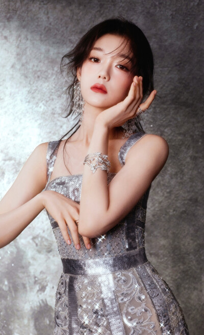 希林娜依高