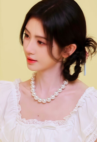 鞠婧祎