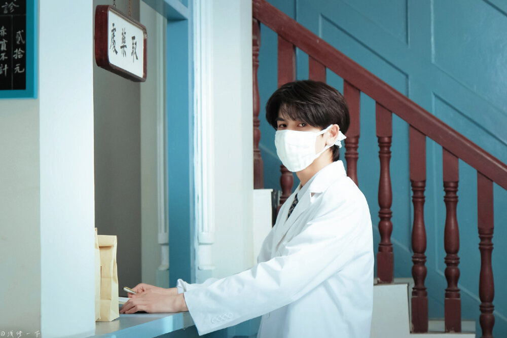 张凌赫 *慕容清峄