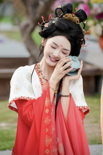 穿成庶女，我靠捡漏如日中天 觅七∣柳如蓝