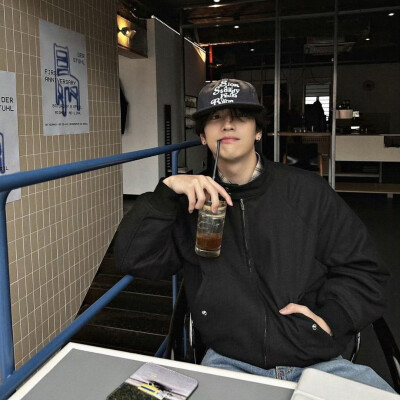  | 男生头像 放弃和等待是一样的