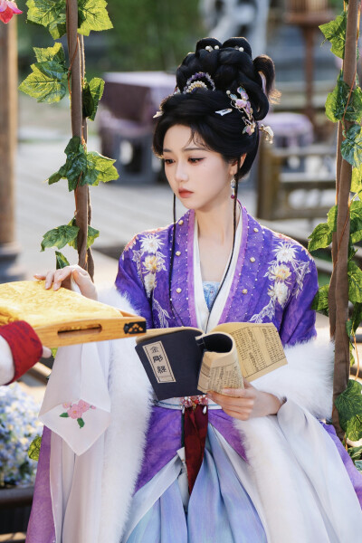 朱门春闺 岳雨婷∣季含漪
