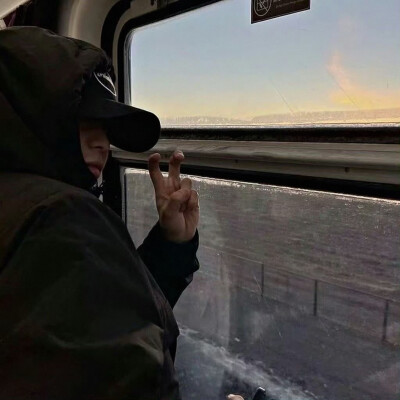  | 男生头像 你会遇到比我更好的人因为你从未觉得我好