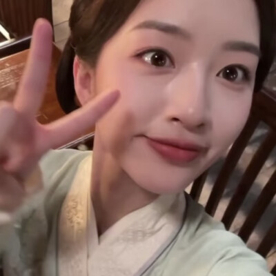 你好呀剪刀手女孩