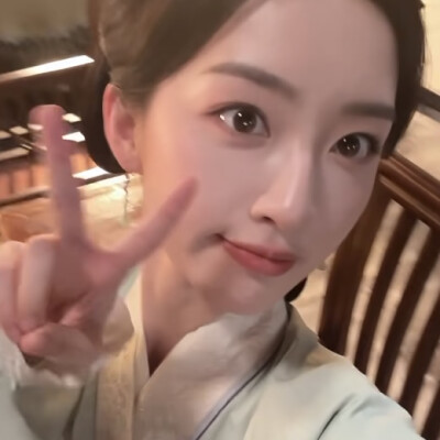 你好呀剪刀手女孩