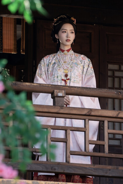 花开锦绣 邓恩熙∣傅庭芸