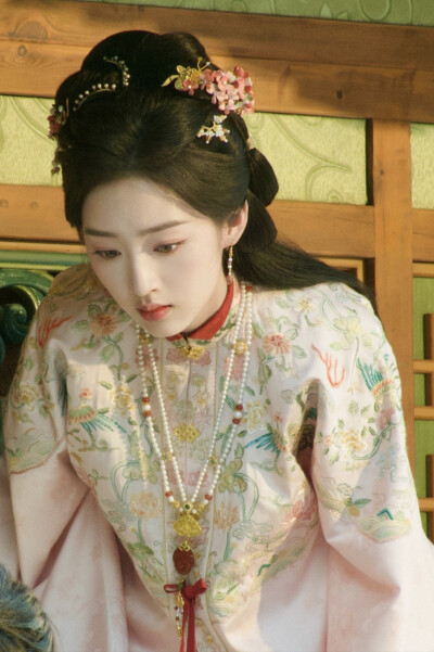 花开锦绣 邓恩熙∣傅庭芸