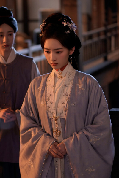 花开锦绣 邓恩熙∣傅庭芸