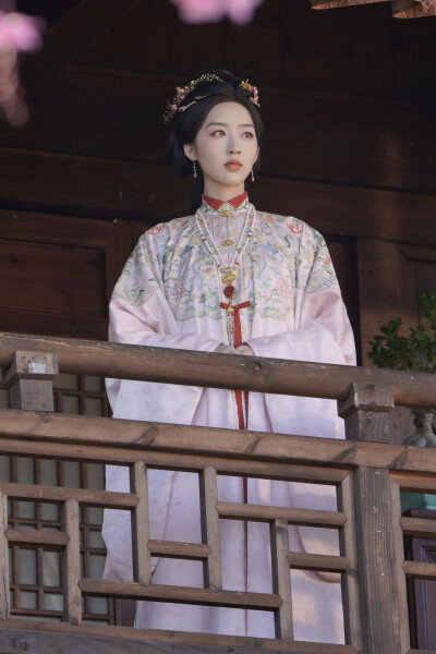 花开锦绣 邓恩熙∣傅庭芸