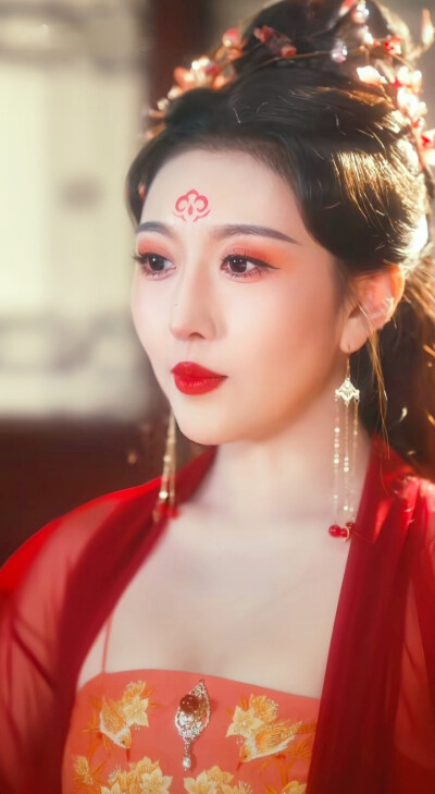 周洛伊