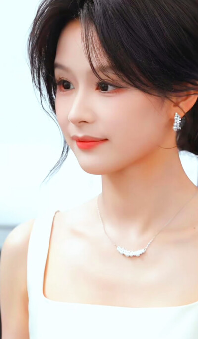 余茵