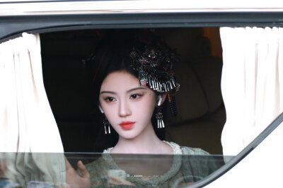 鞠婧祎