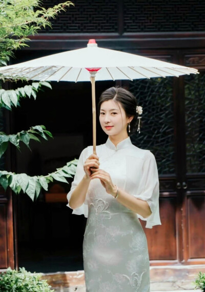 斓曦