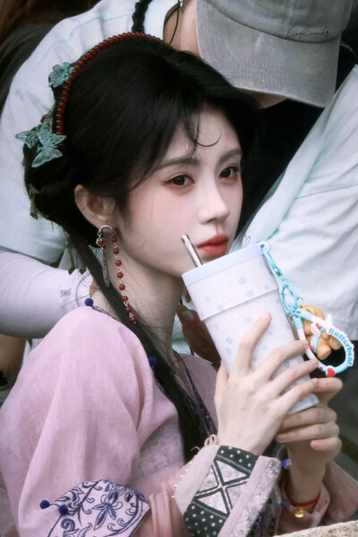 鞠婧祎