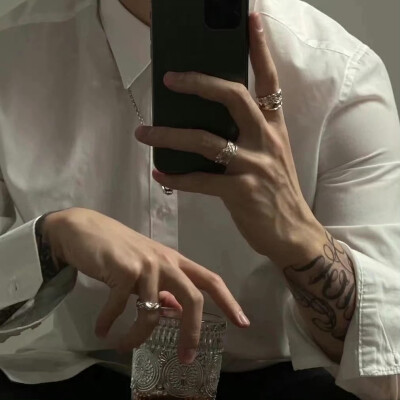 头像丨男头 沉默是最好的答案