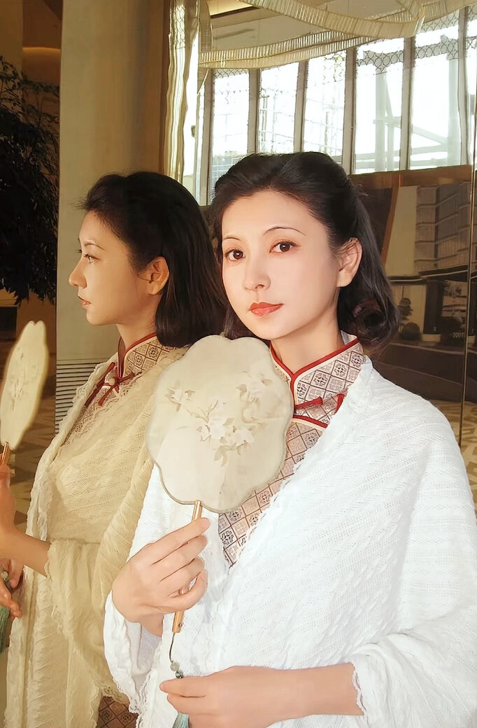 斓曦