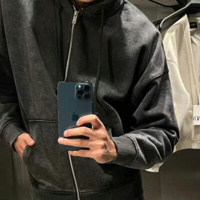 头像丨男头 我还要不要等你