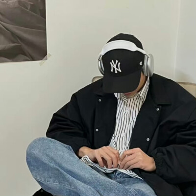 头像丨男头 我还要不要等你