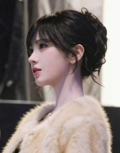 鞠婧祎