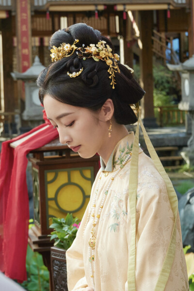 花开锦绣 邓恩熙∣傅庭芸