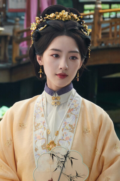 花开锦绣 邓恩熙∣傅庭芸