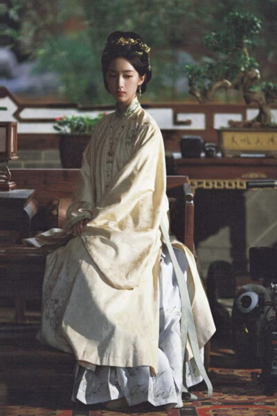 花开锦绣 邓恩熙∣傅庭芸