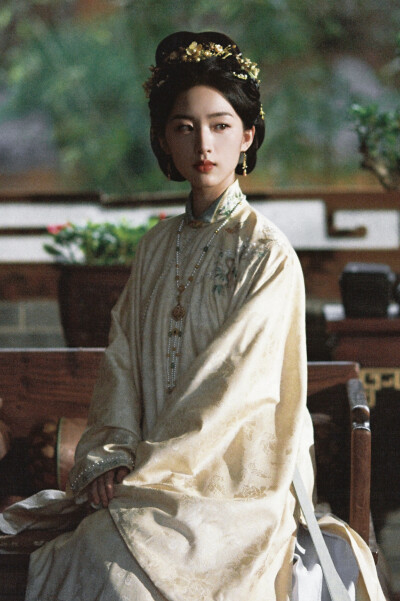 花开锦绣 邓恩熙∣傅庭芸