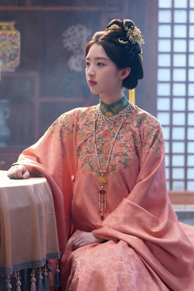 花开锦绣 邓恩熙∣傅庭芸