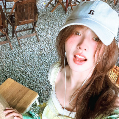 ૮₍ ˃̶ ꇴ ˂̶ ₎ა