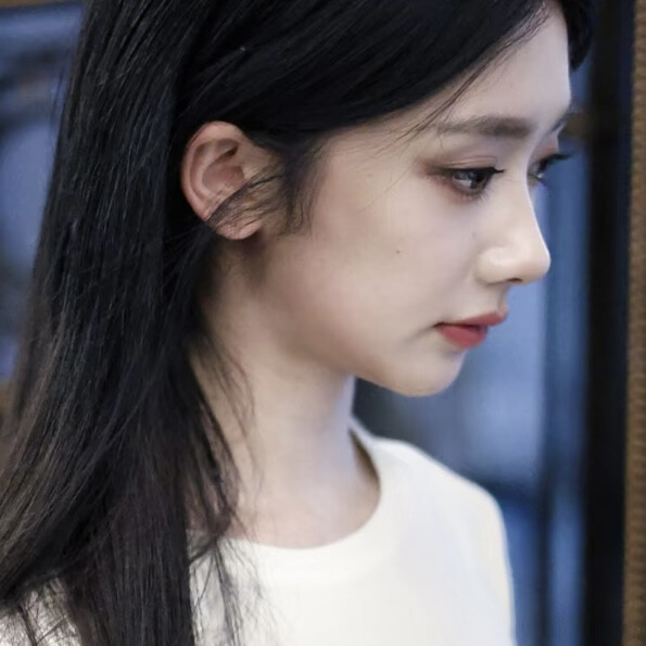 莫莉