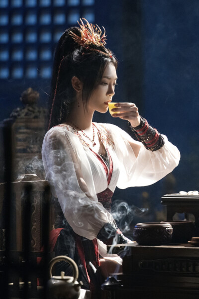 师兄太稳健 曾可妮∣酒玖