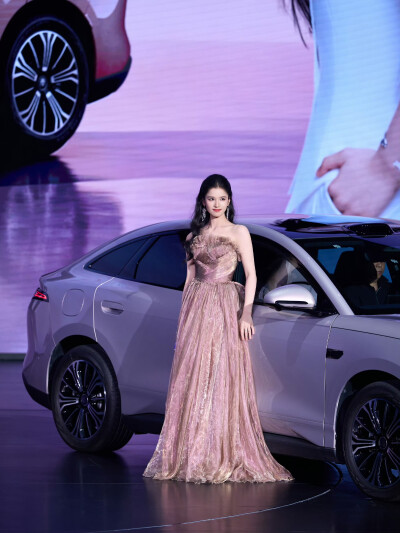 张婧仪