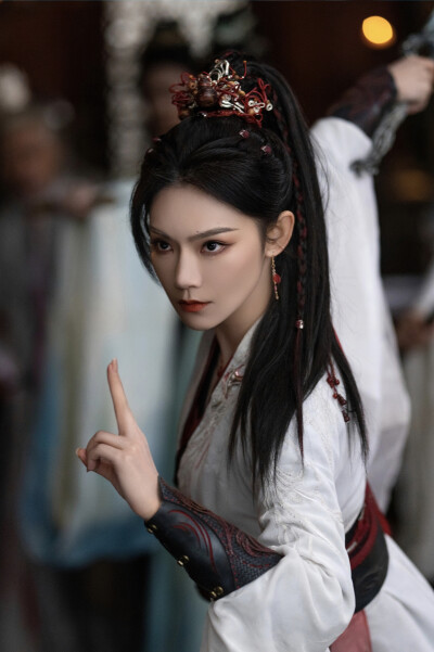 师兄太稳健 曾可妮∣酒玖