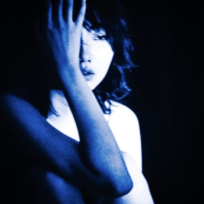 深邃蓝
