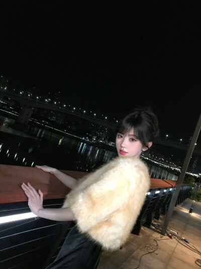 鞠婧祎