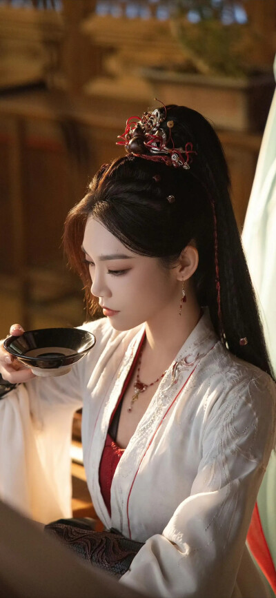 曾可妮《师兄太稳健》酒玖