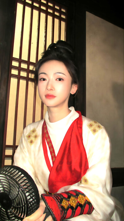 御廷谣