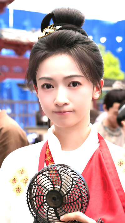 御廷谣
