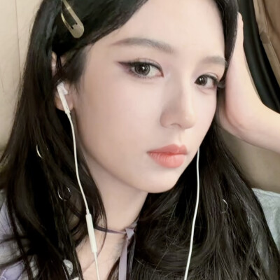 放下四张然后什么也不说