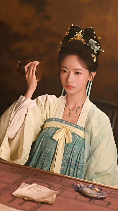 御廷谣