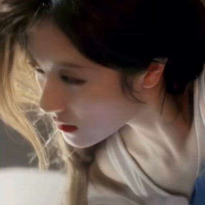 她的目光也如潮水